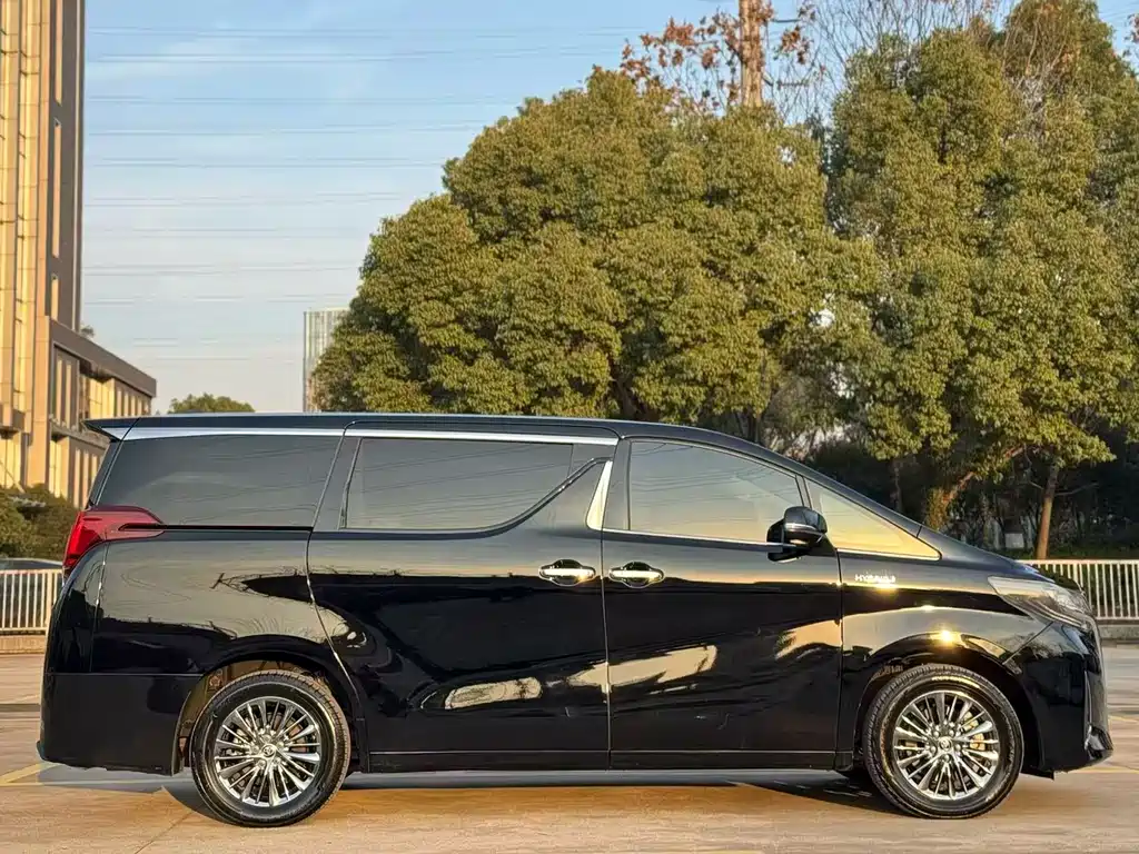 Toyota Alphard 2022 — фото 8
