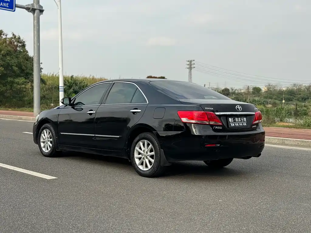 Toyota Camry 2011 — фото 20