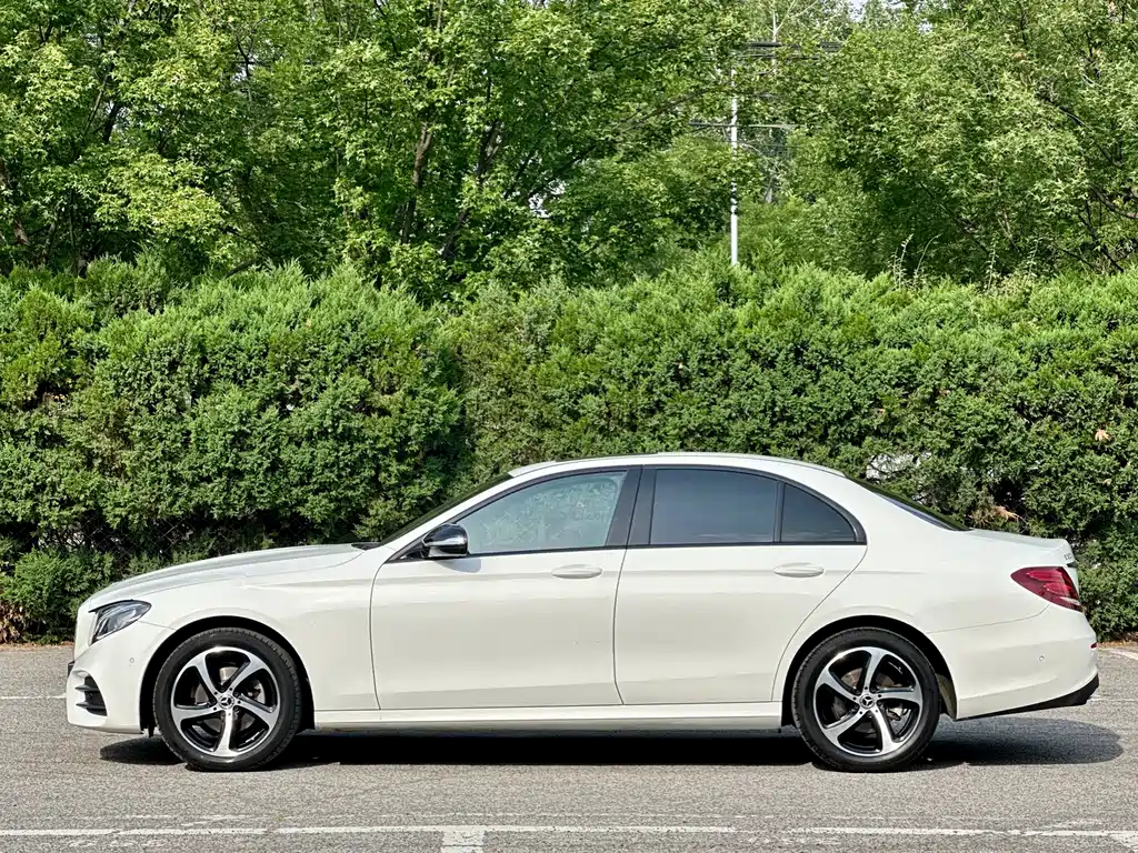Mercedes-Benz E-Class 2018 — фото 12