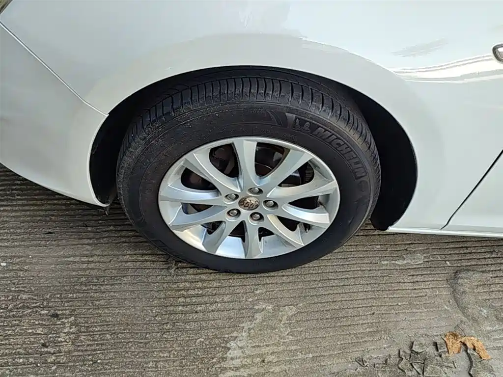 Buick Excelle 2015 — фото 25