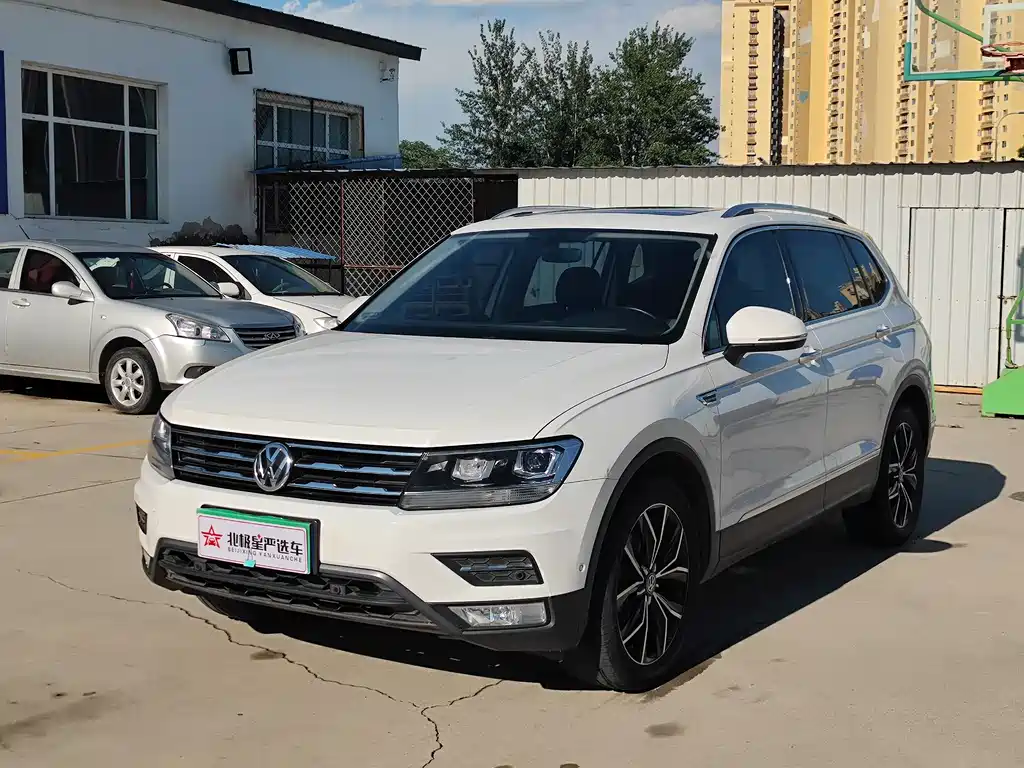 Volkswagen Tiguan L 2020 — фото 1