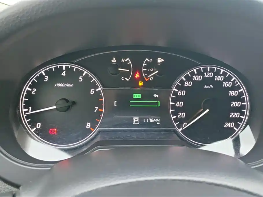 Nissan Tiida 2017 — фото 14
