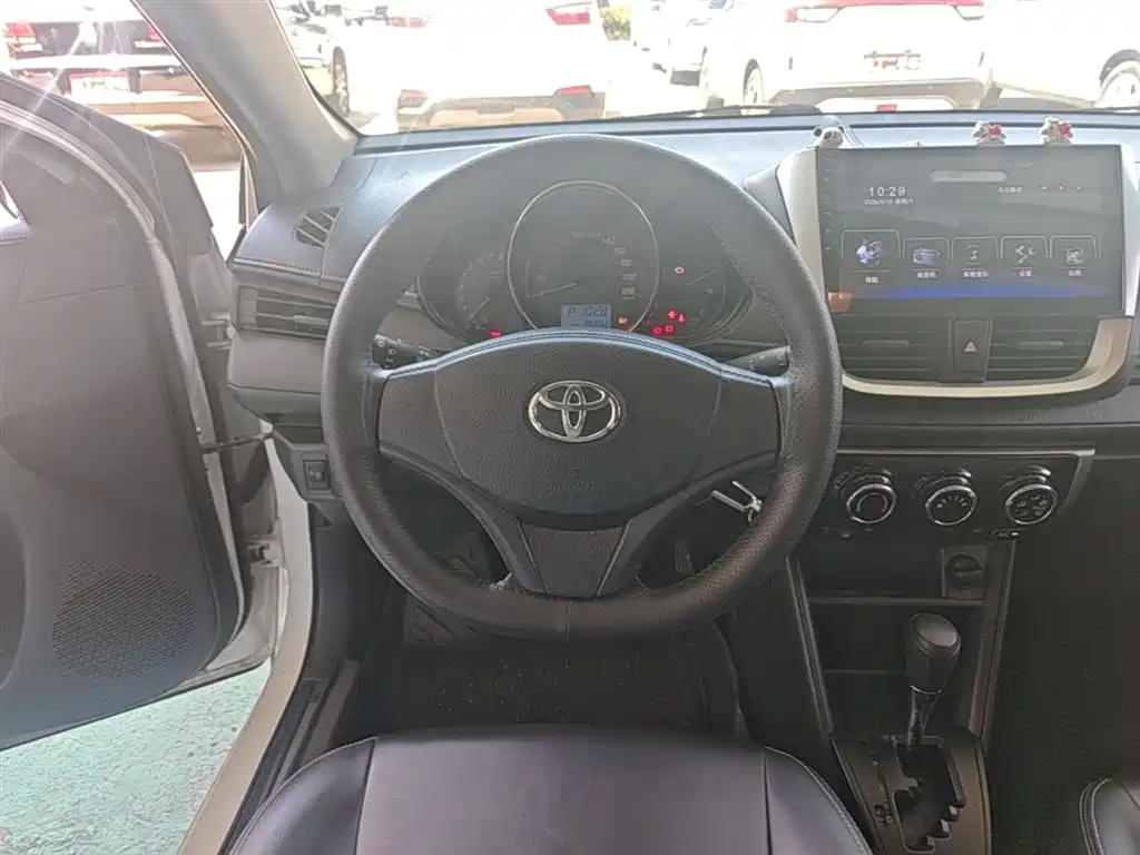 Toyota Yaris L 2020 — фото 11