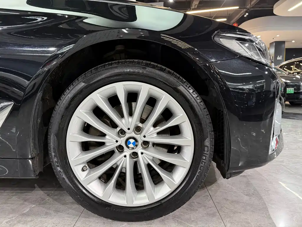 BMW 5 Series 2021 — фото 13