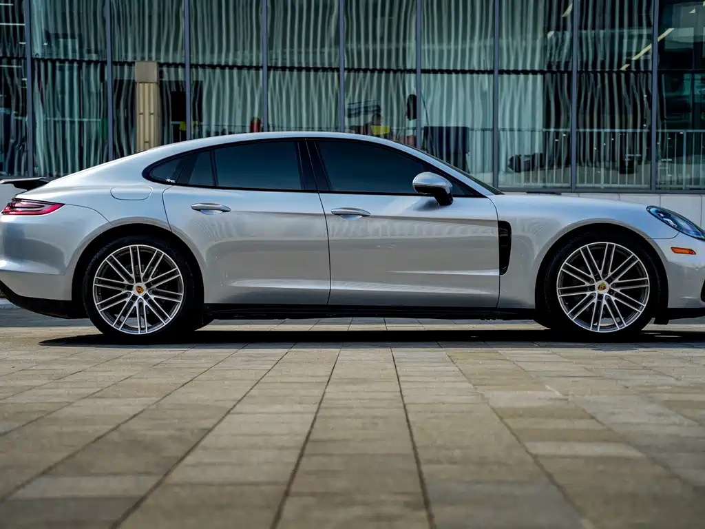 Porsche Panamera 2017 — фото 17