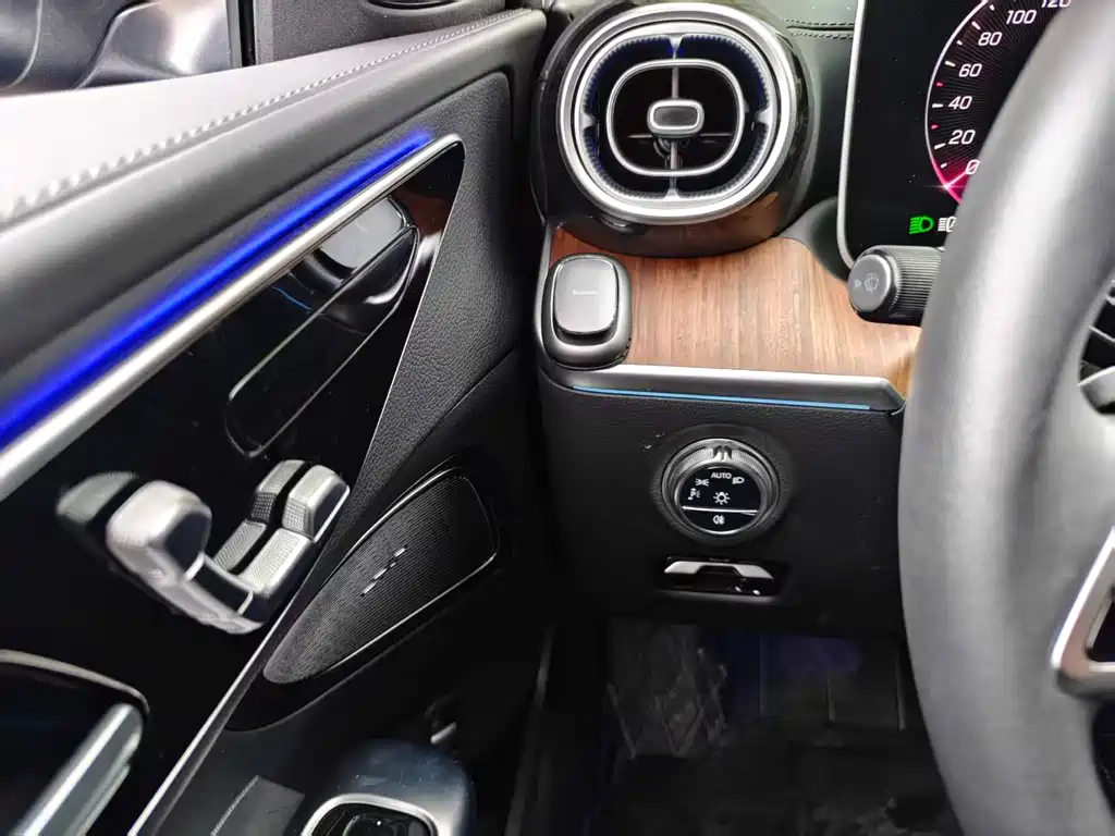 Mercedes-Benz C-Class 2024 — фото 17