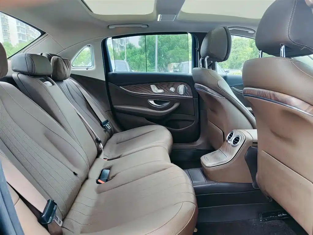 Mercedes-Benz E-Class 2020 — фото 16