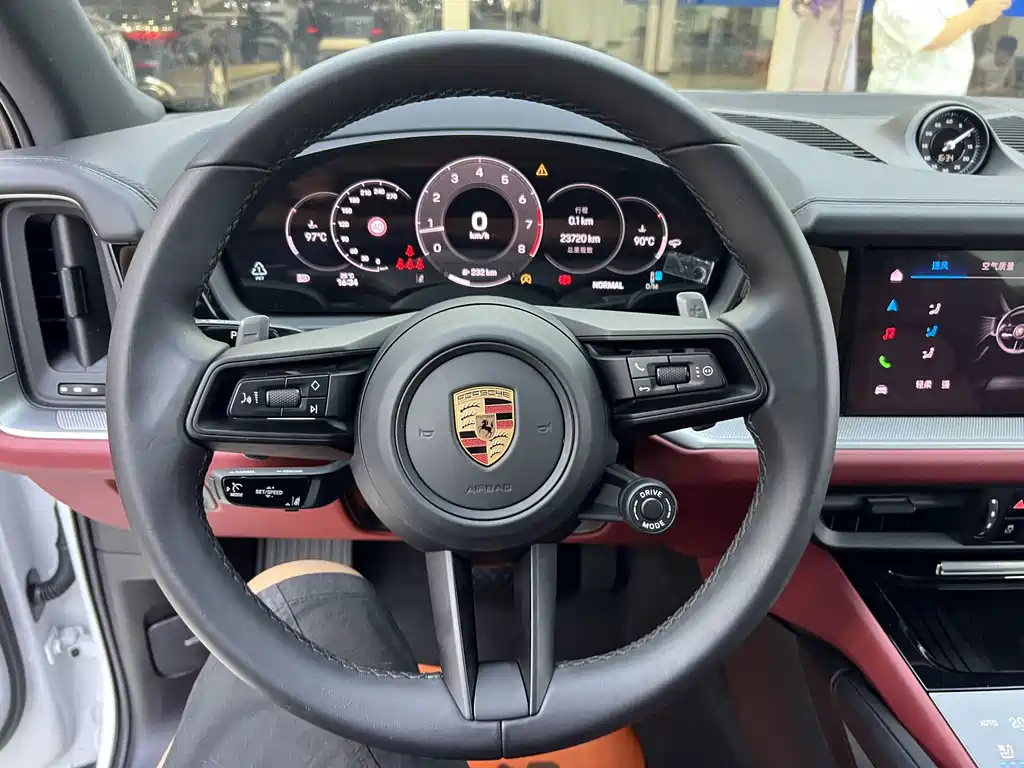 Porsche Cayenne 2025 — фото 13