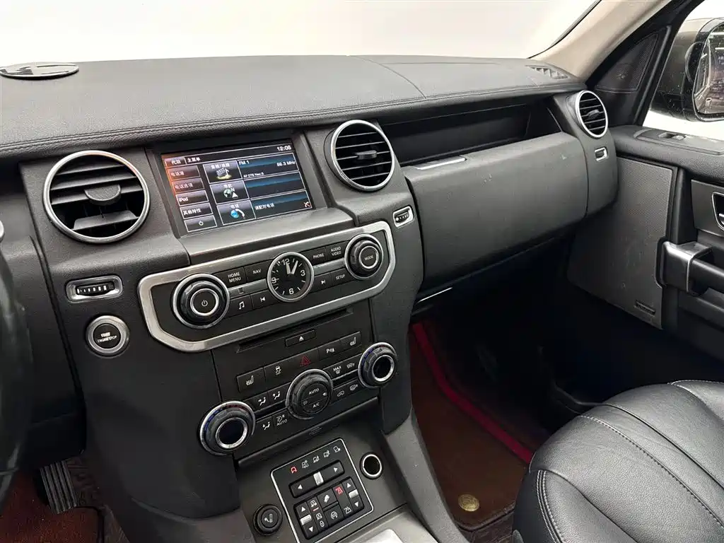 Land Rover Discovery 2015 — фото 12