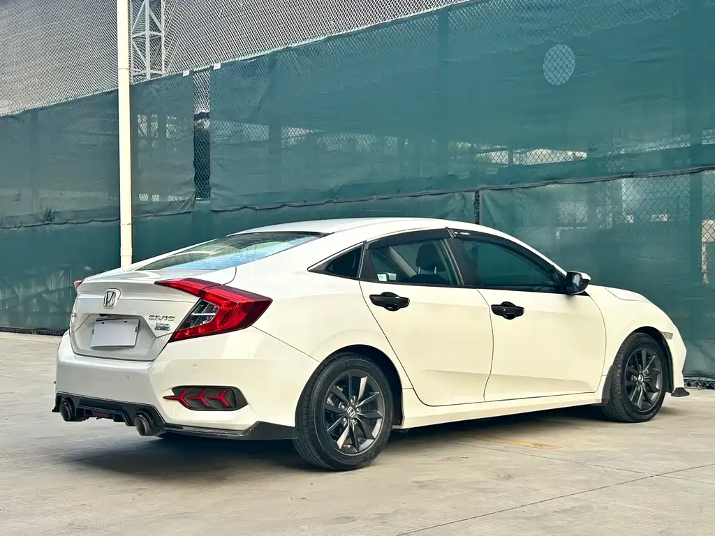 Honda Civic 2019 — фото 6