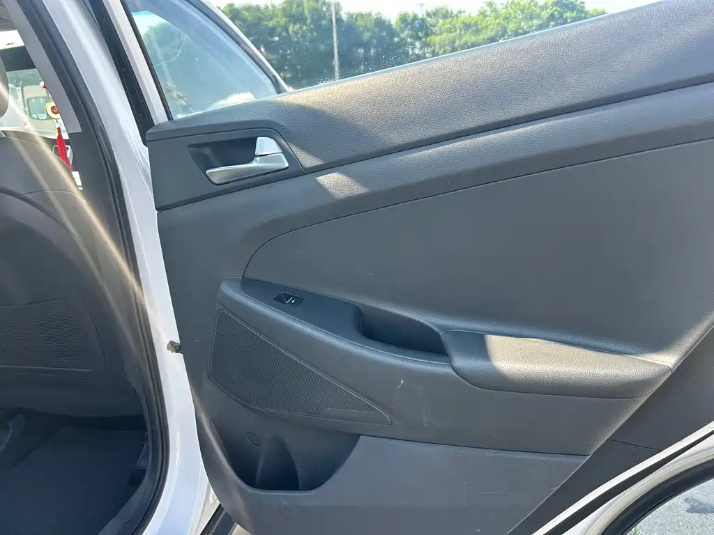 Hyundai Tucson 2017 — фото 20