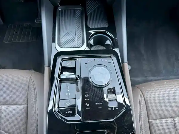 BMW i5 2025