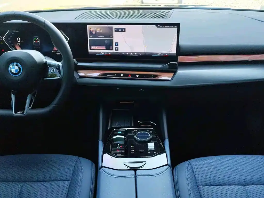 BMW i5 2025 — фото 9