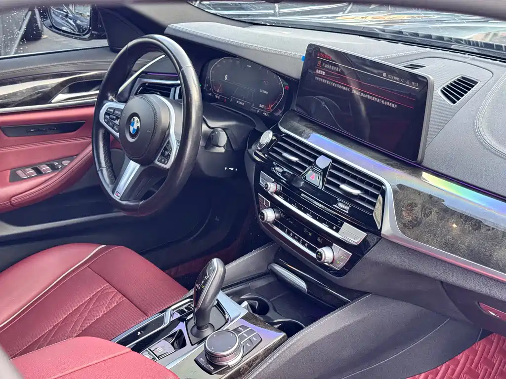 BMW 5 Series 2021 — фото 14
