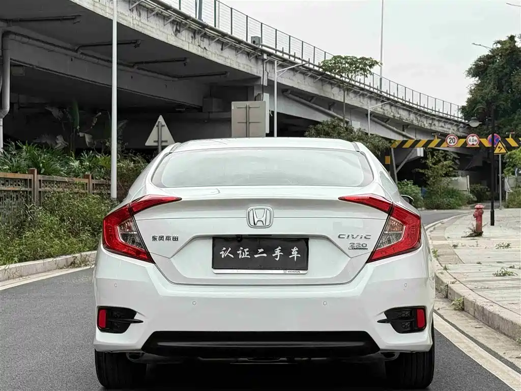 Honda Civic 2019 — фото 19
