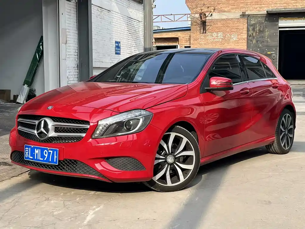Mercedes-Benz A-Class 2015 — фото 1