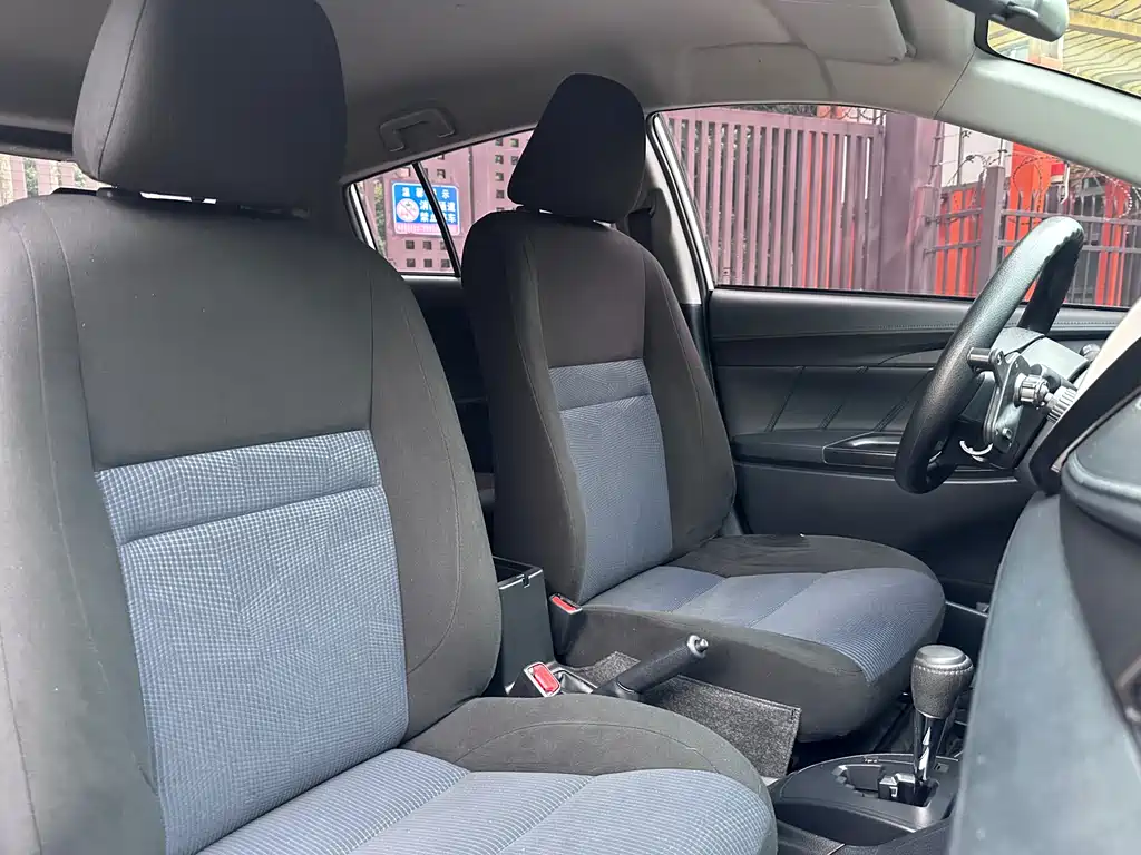 Toyota Yaris L 2019 — фото 13