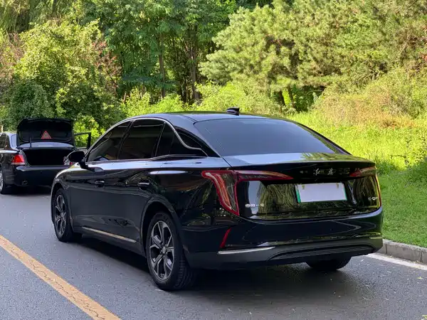 Hongqi E-QM5 2023