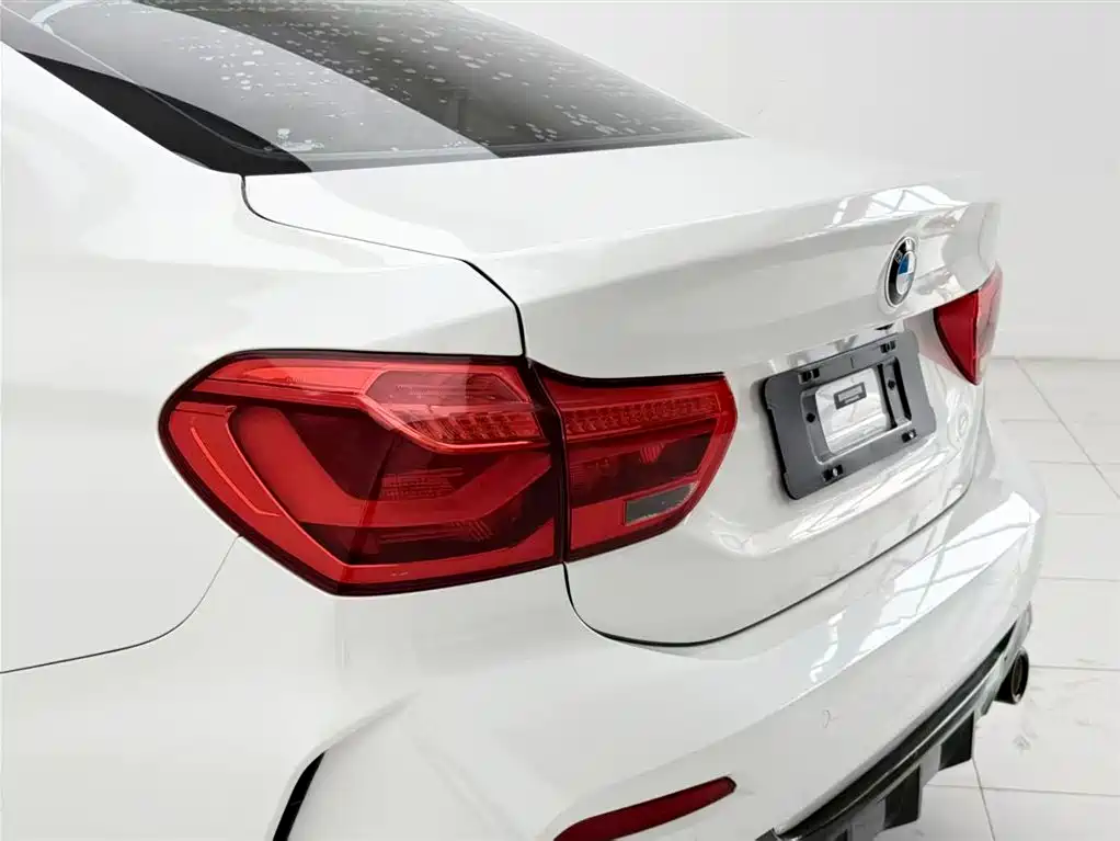 BMW 1 Series 2022 — фото 10