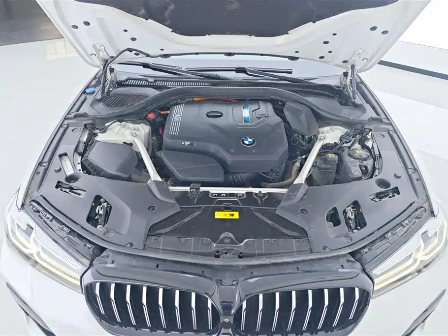BMW 5 Series New Energy 2021 — фото 10