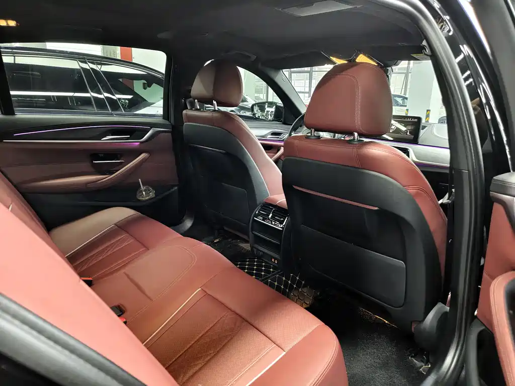 BMW 5 Series 2022 — фото 10