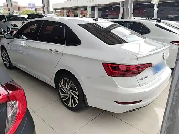 Volkswagen Sagitar 2022
