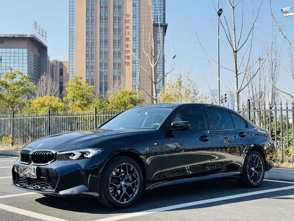 BMW 3 Series 2025 — фото 1