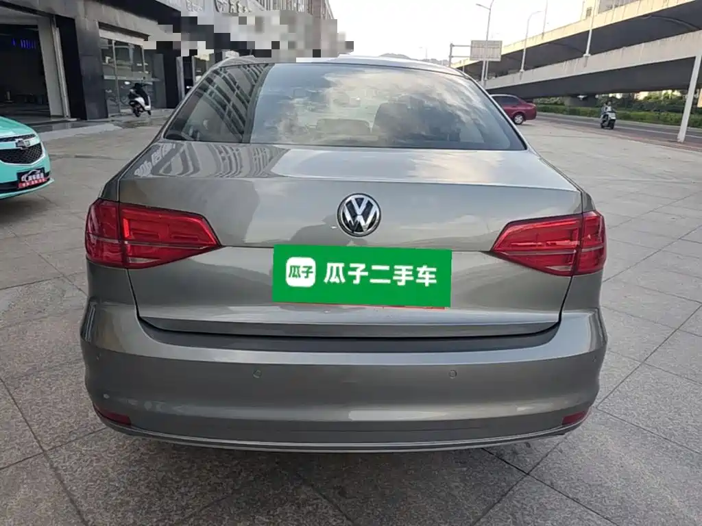Volkswagen Sagitar 2016