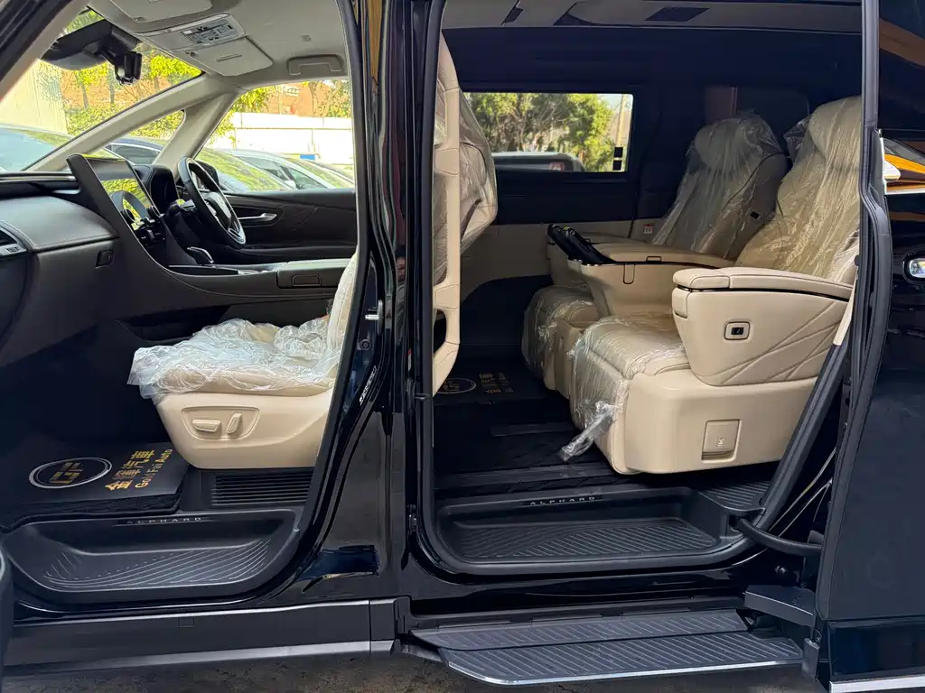 Toyota Alphard — фото 10
