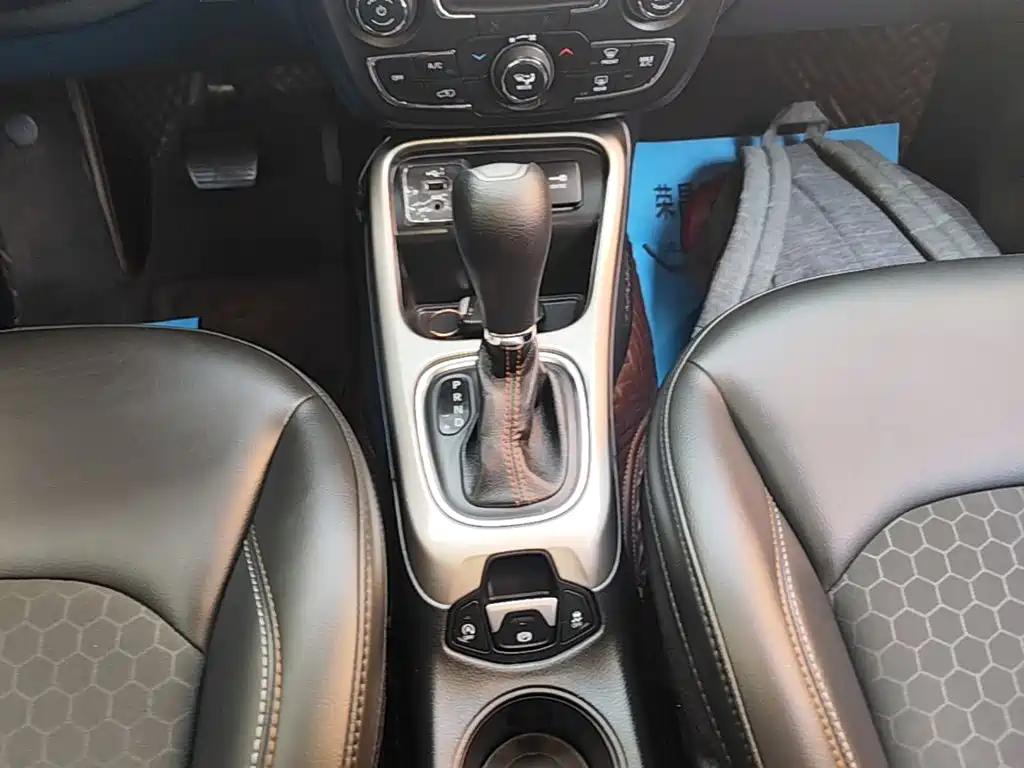 Jeep Compass 2019 — фото 10