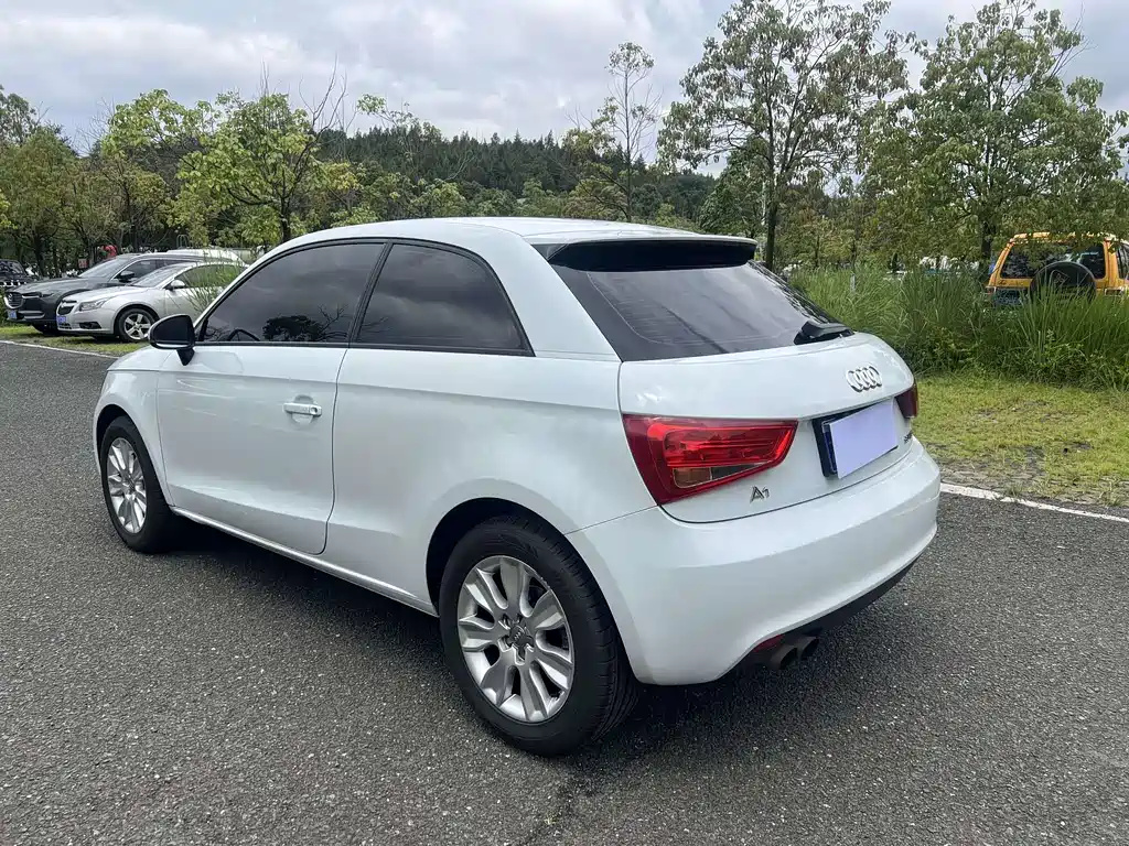 Audi A1 2015 — фото 6