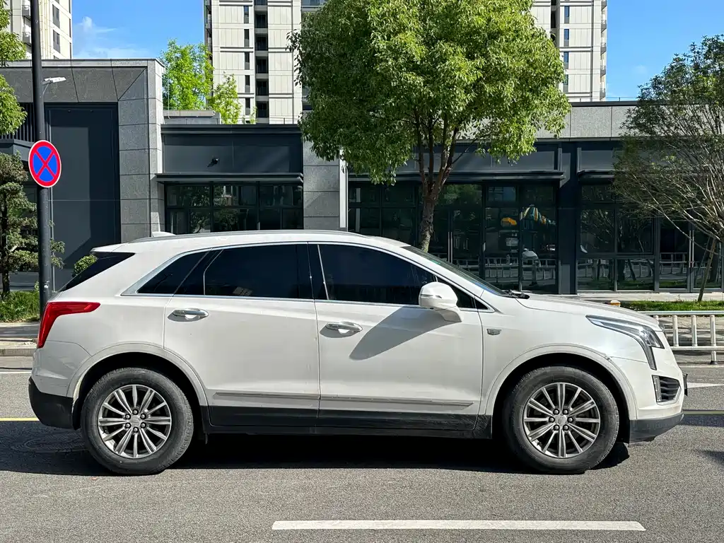 Cadillac XT5 2018 — фото 16
