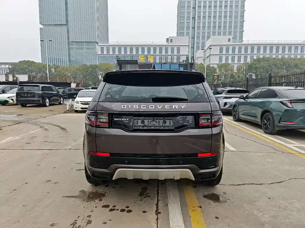 Land Rover Discovery Sport 2023 — фото 8