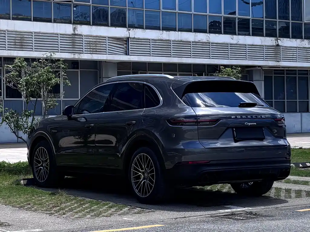 Porsche Cayenne Hybrid 2022 — фото 11