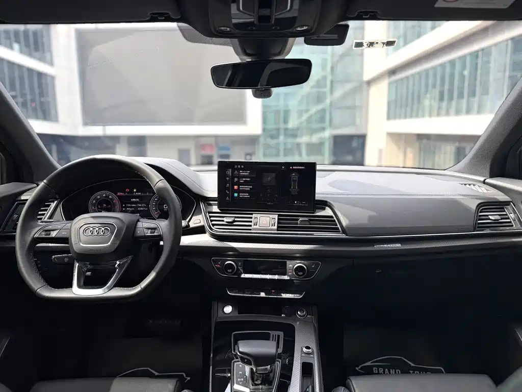 Audi Q5L 2023 — фото 6