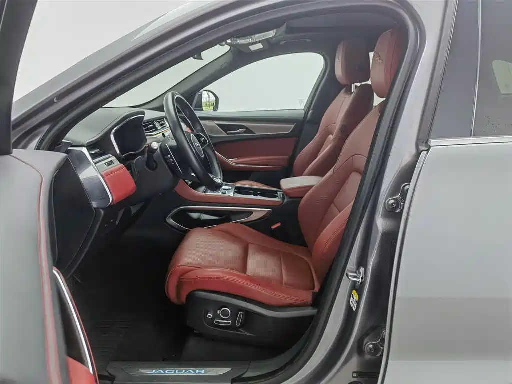 Jaguar F-PACE 2021 — фото 10