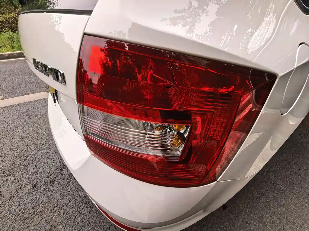 Skoda Rapid Spaceback 2017 — фото 14