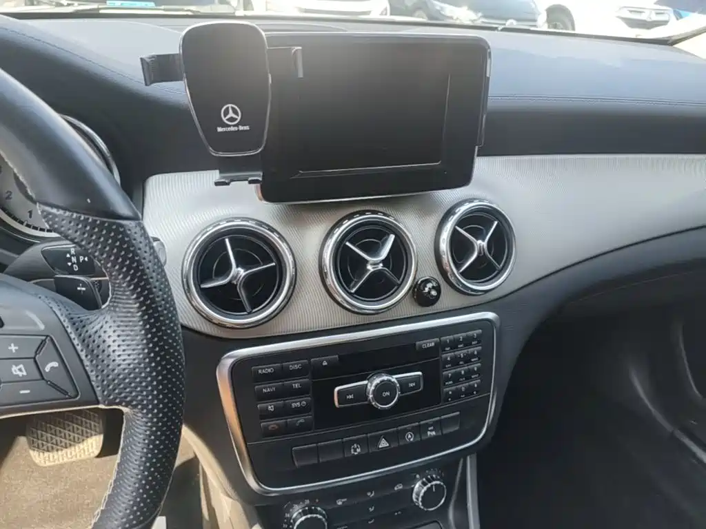 Mercedes-Benz GLA 2015 — фото 9