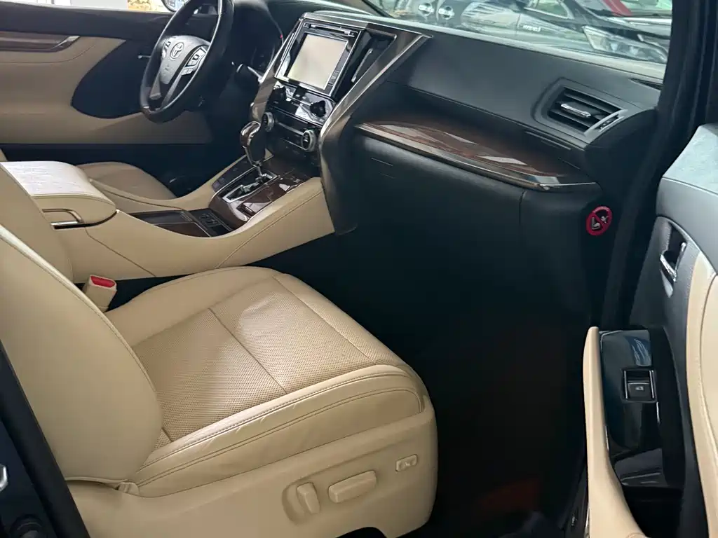 Toyota Alphard 2018 — фото 6