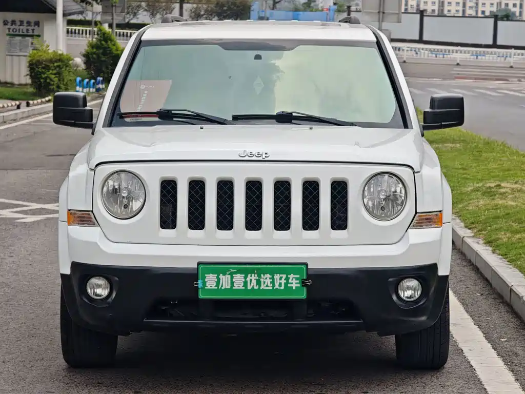 Jeep Freelancer 2015 — фото 2