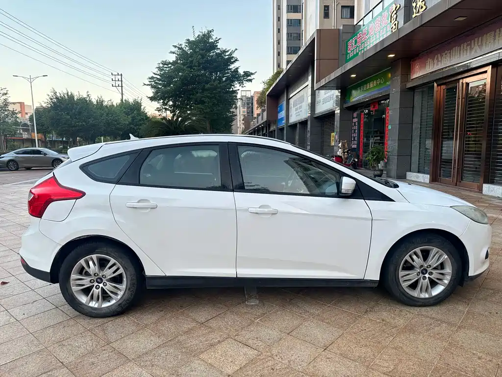 Ford Focus 2015 — фото 7