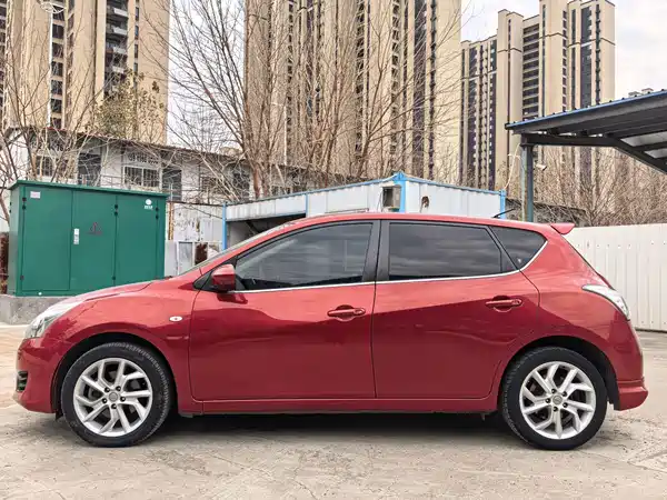 Nissan Tiida 2012