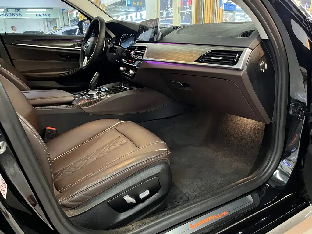 BMW 5 Series 2017 — фото 14