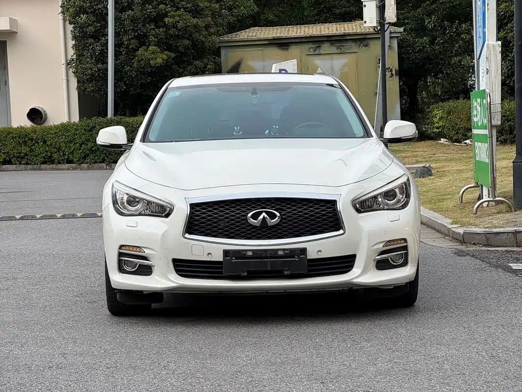 Infiniti Q50L 2015 — фото 2