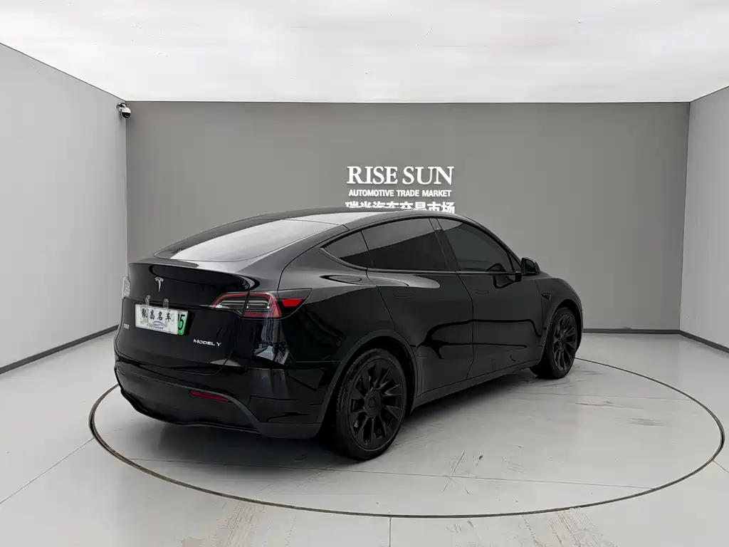 Tesla Model Y 2022 — фото 15
