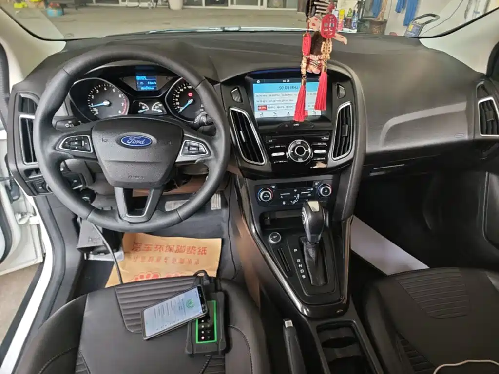 Ford Focus 2017 — фото 10