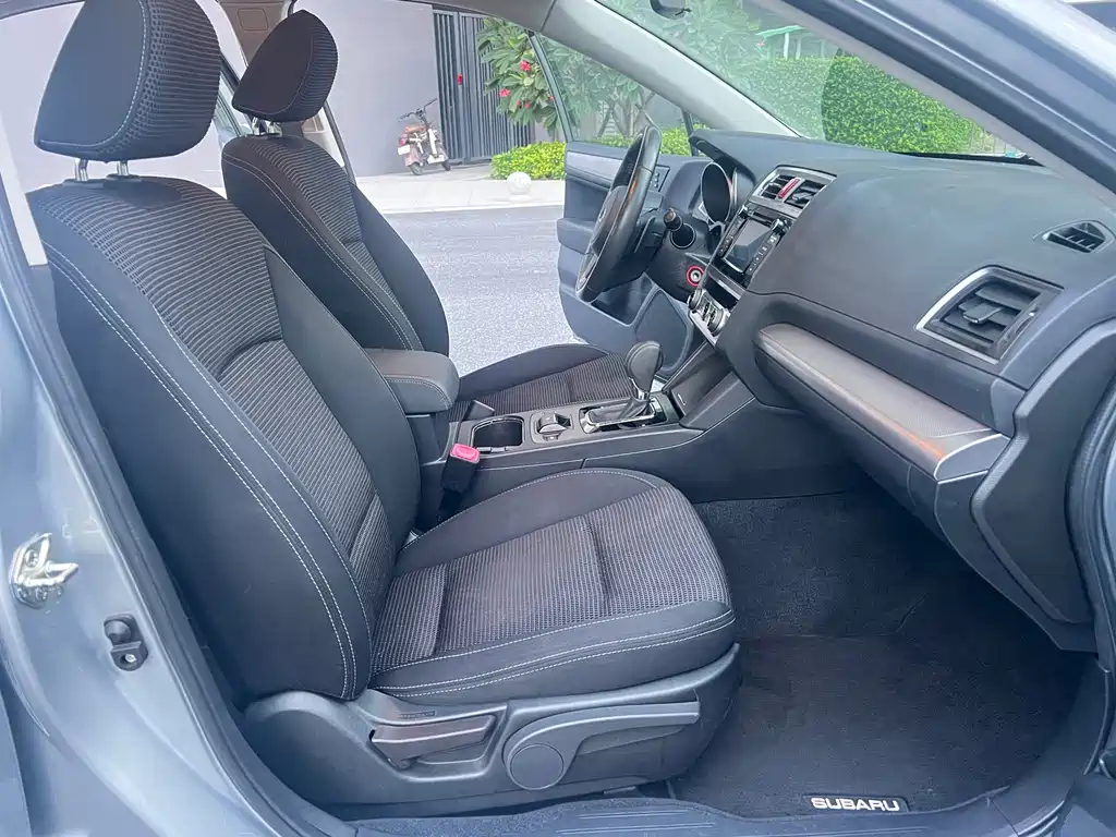 Subaru Legacy 2020 — фото 15