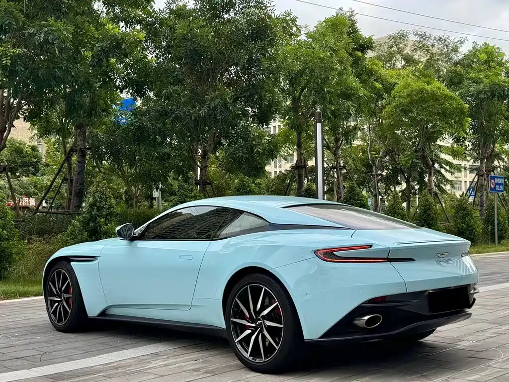 Aston Martin DB11 2018 — фото 6