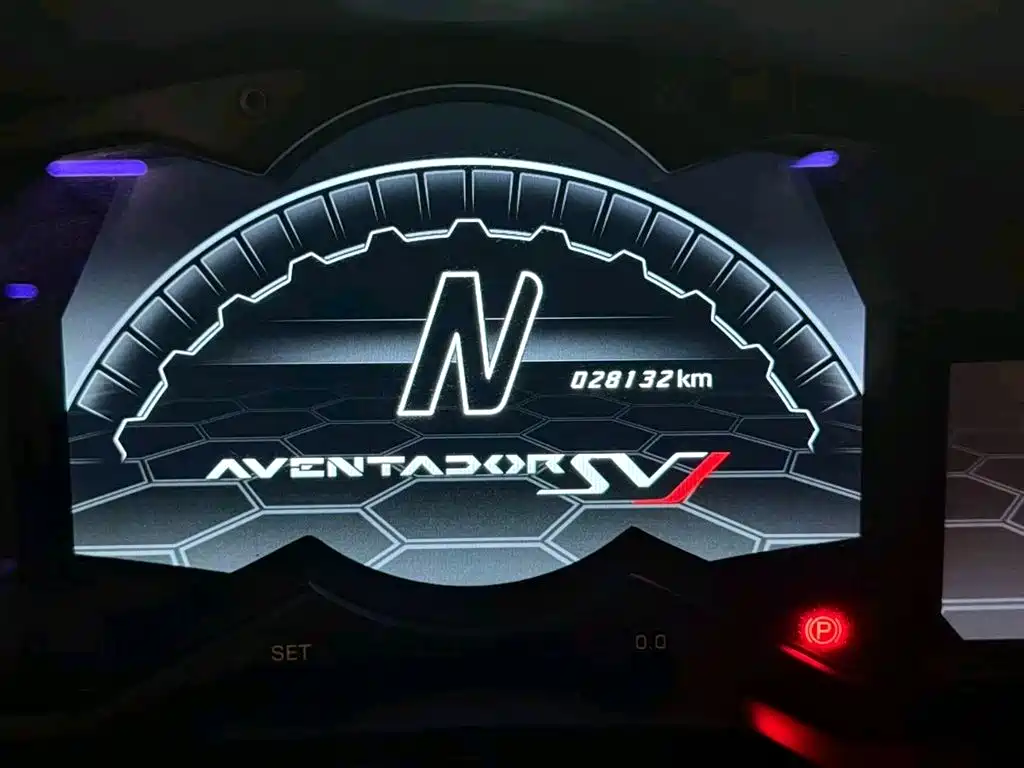 Lamborghini Aventador 2011 — фото 11