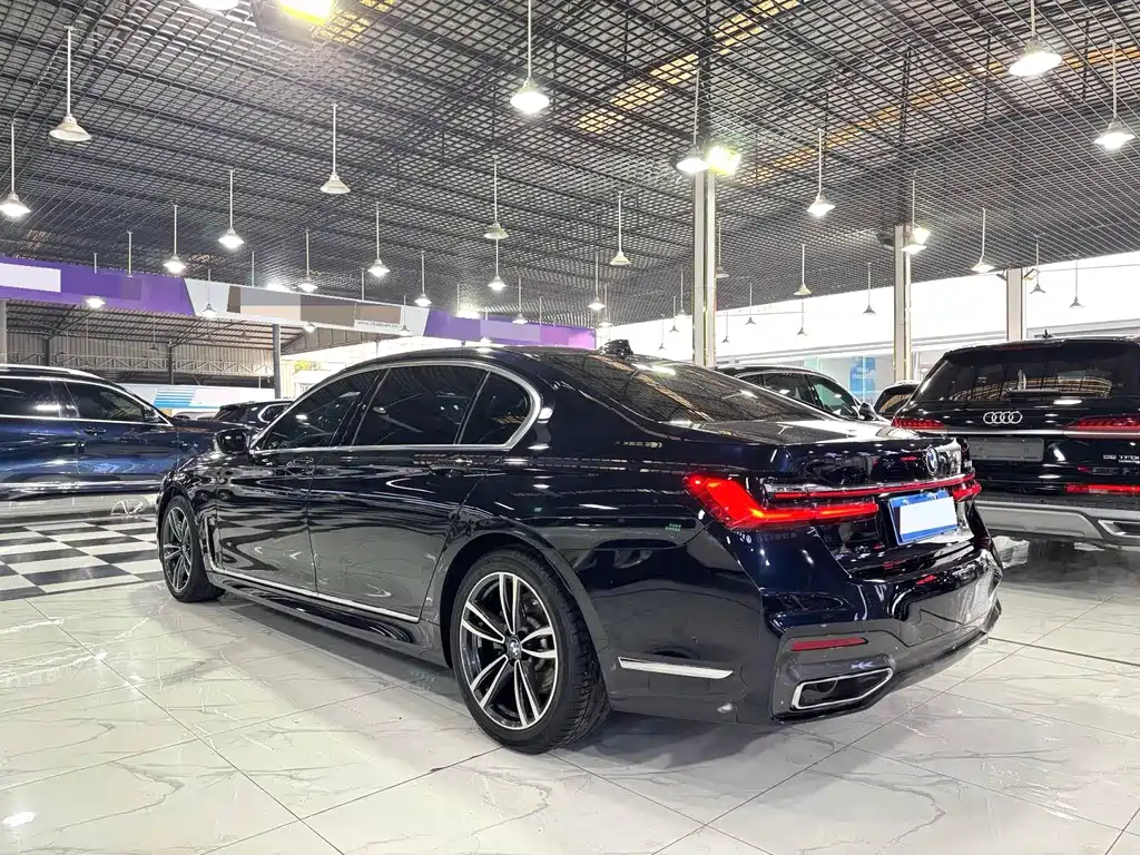 BMW 7 Series 2021 — фото 14